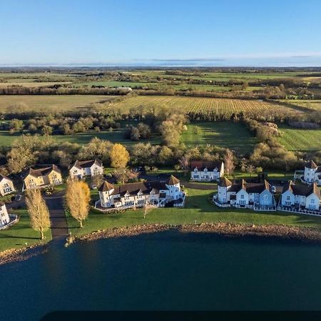 Liming Lodge - Lakeside Home In The Cotswolds South Cerney Exterior foto