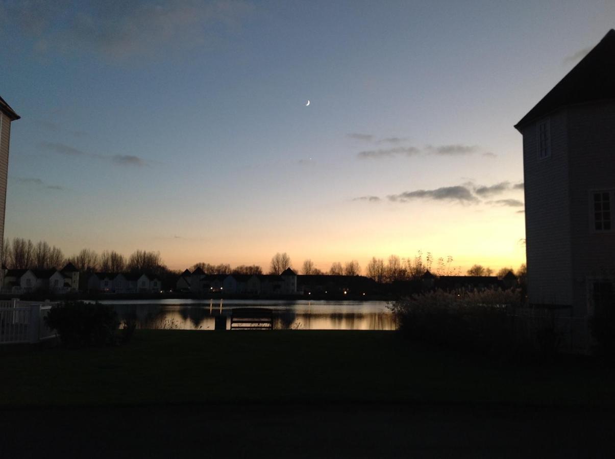 Liming Lodge - Lakeside Home In The Cotswolds South Cerney Exterior foto