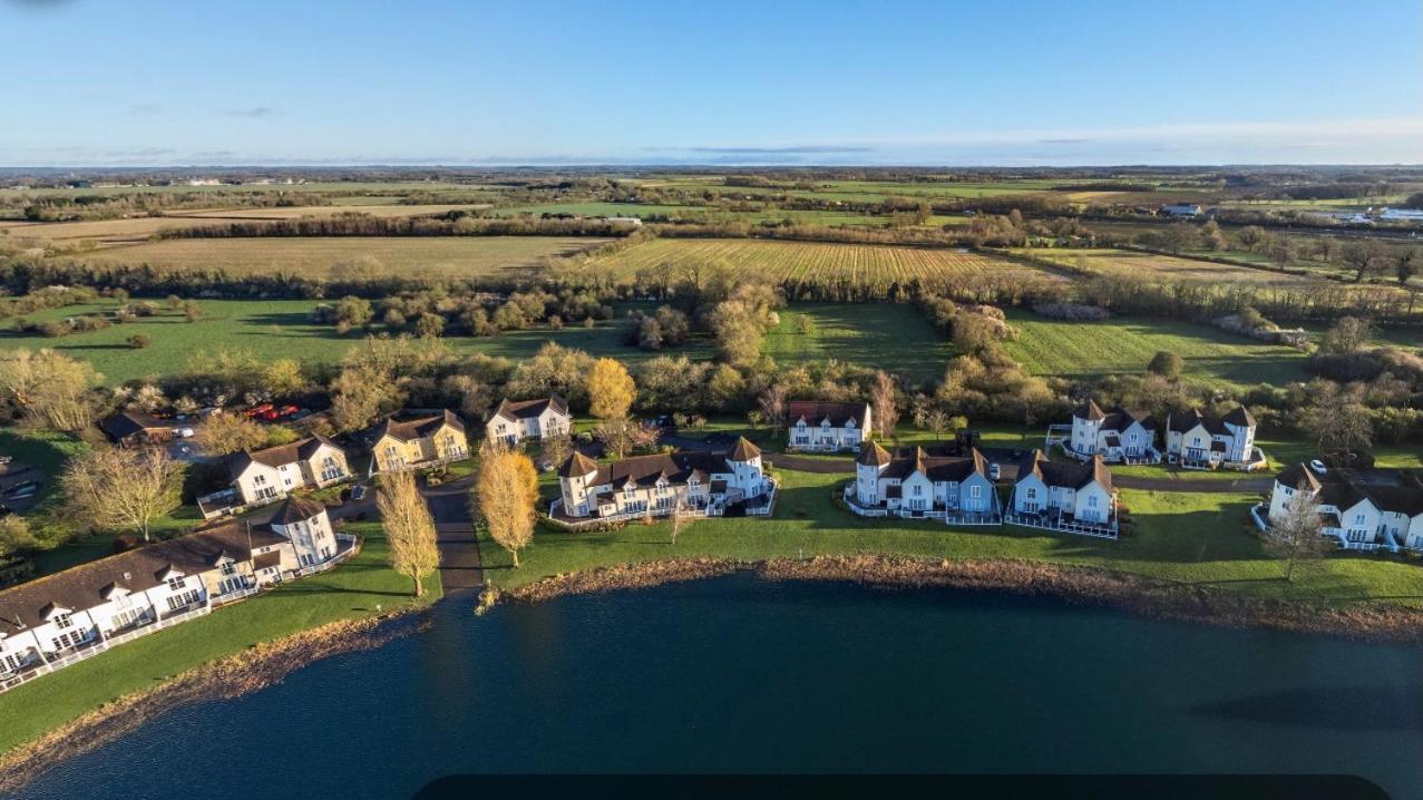 Liming Lodge - Lakeside Home In The Cotswolds South Cerney Exterior foto