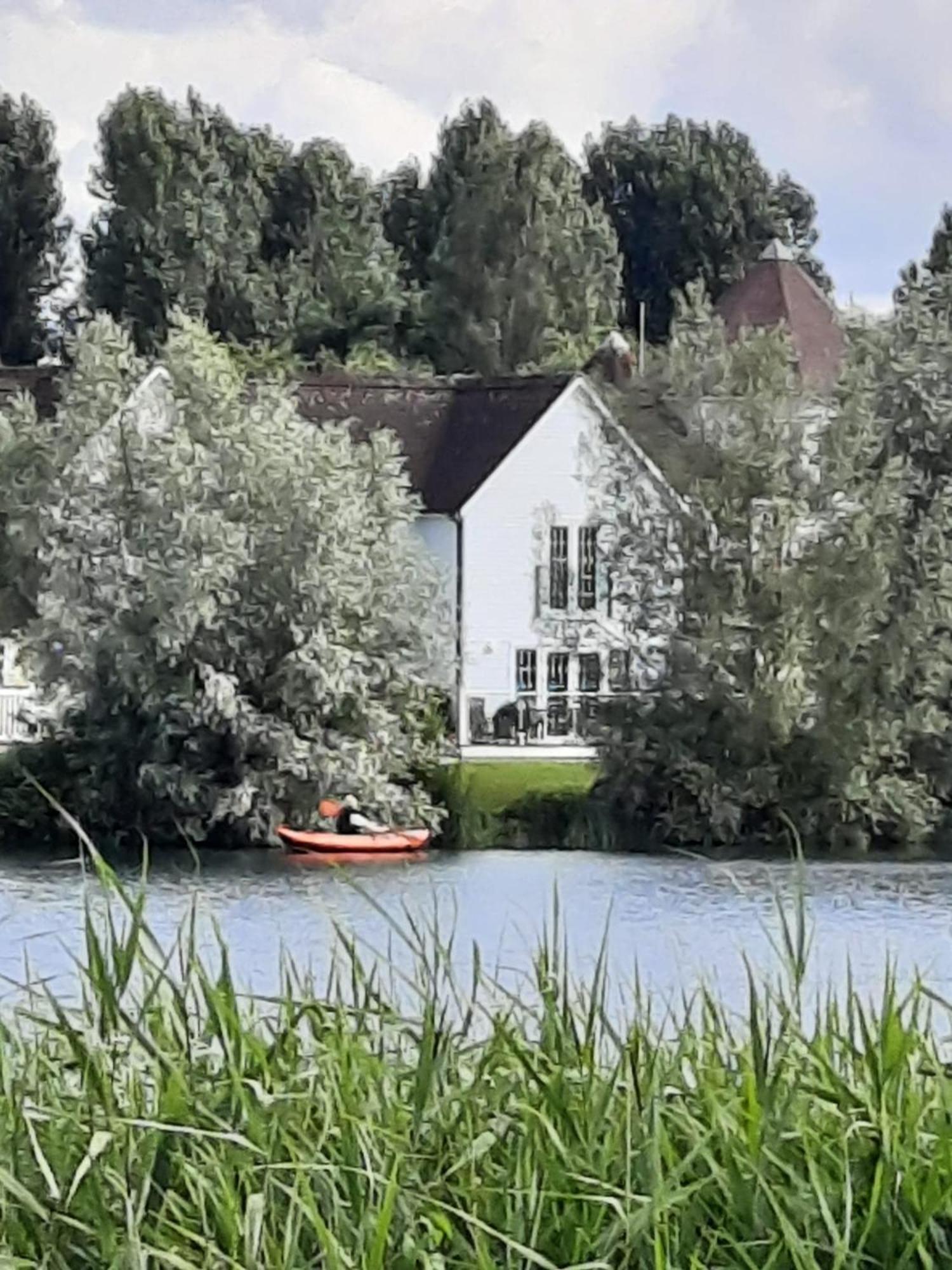 Liming Lodge - Lakeside Home In The Cotswolds South Cerney Exterior foto